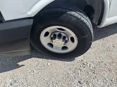2024 Chevrolet Express Passenger 3500 1LS