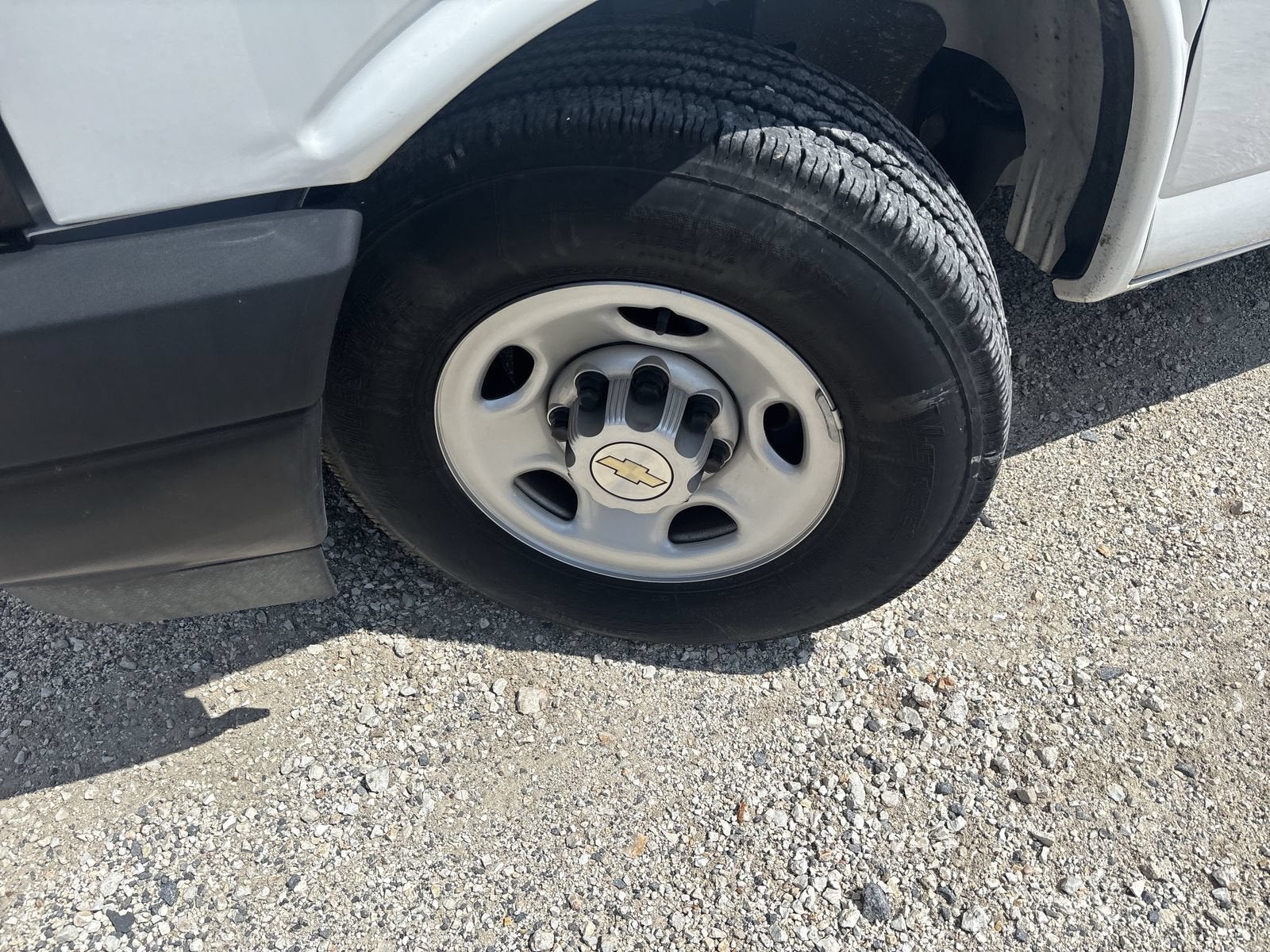 2024 Chevrolet Express Passenger 3500 1LS
