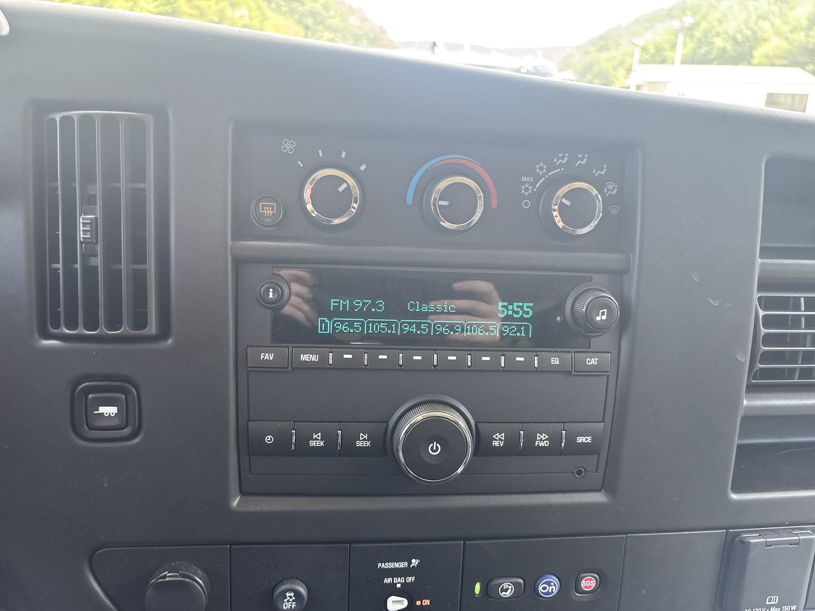 2024 Chevrolet Express Passenger 3500 1LS