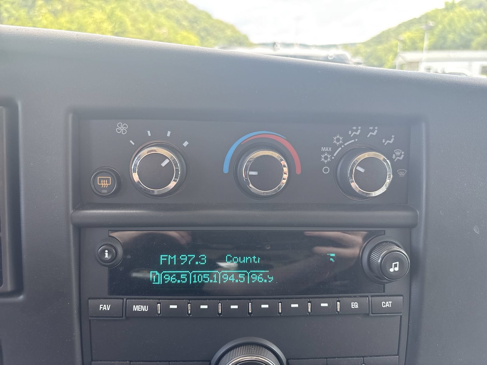 2024 Chevrolet Express Passenger 3500 1LS