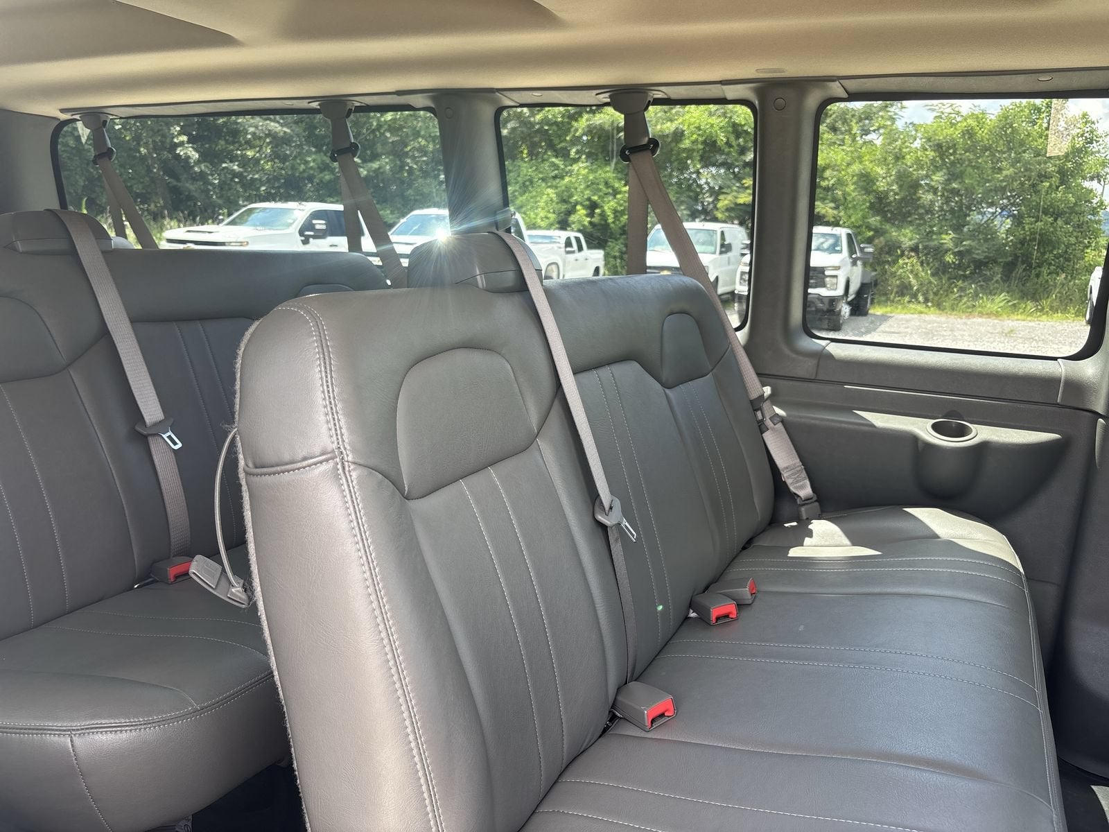 2024 Chevrolet Express Passenger 3500 1LS
