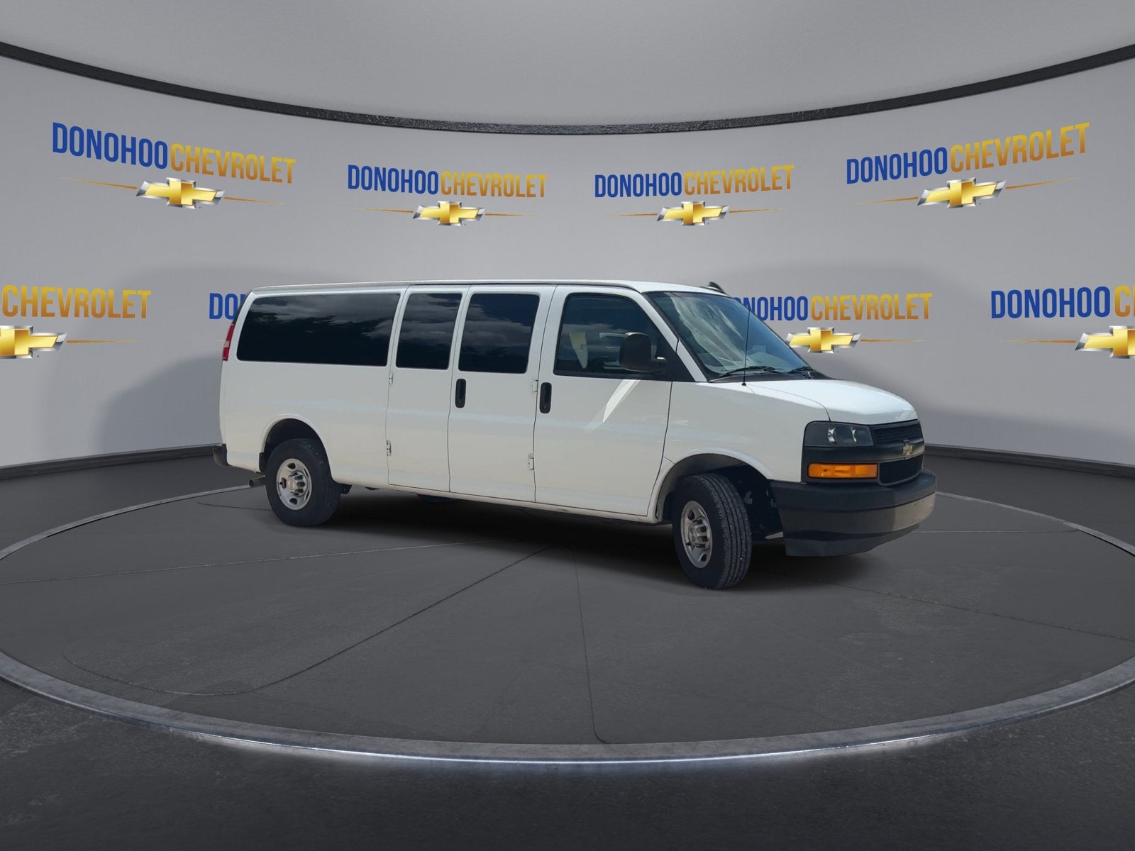 2024 Chevrolet Express Passenger 3500 1LS