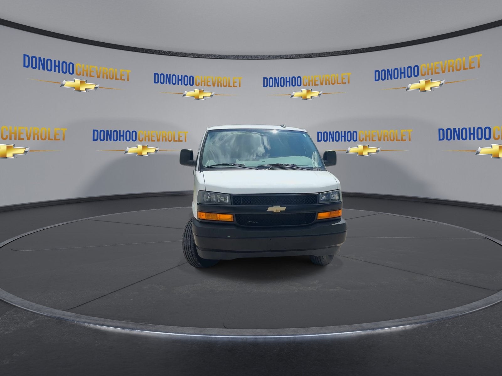 2024 Chevrolet Express Passenger 3500 1LS