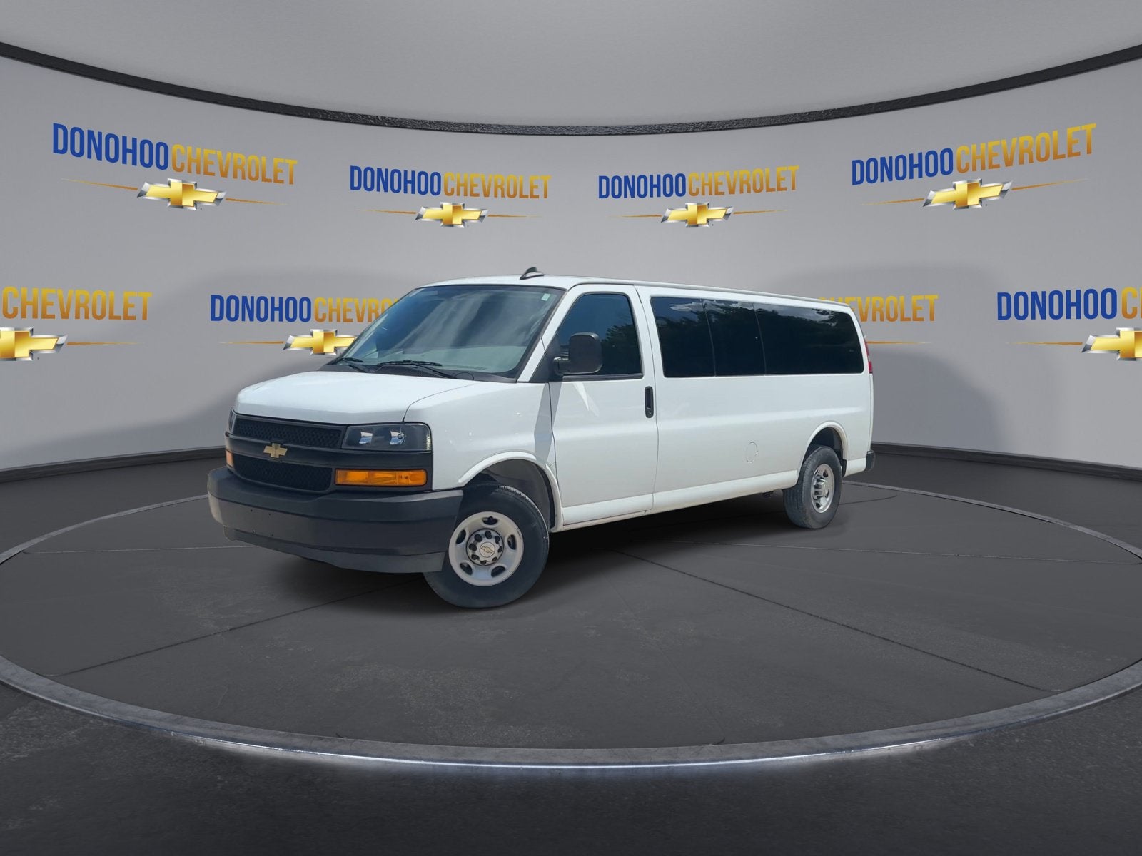 2024 Chevrolet Express Passenger 3500 1LS