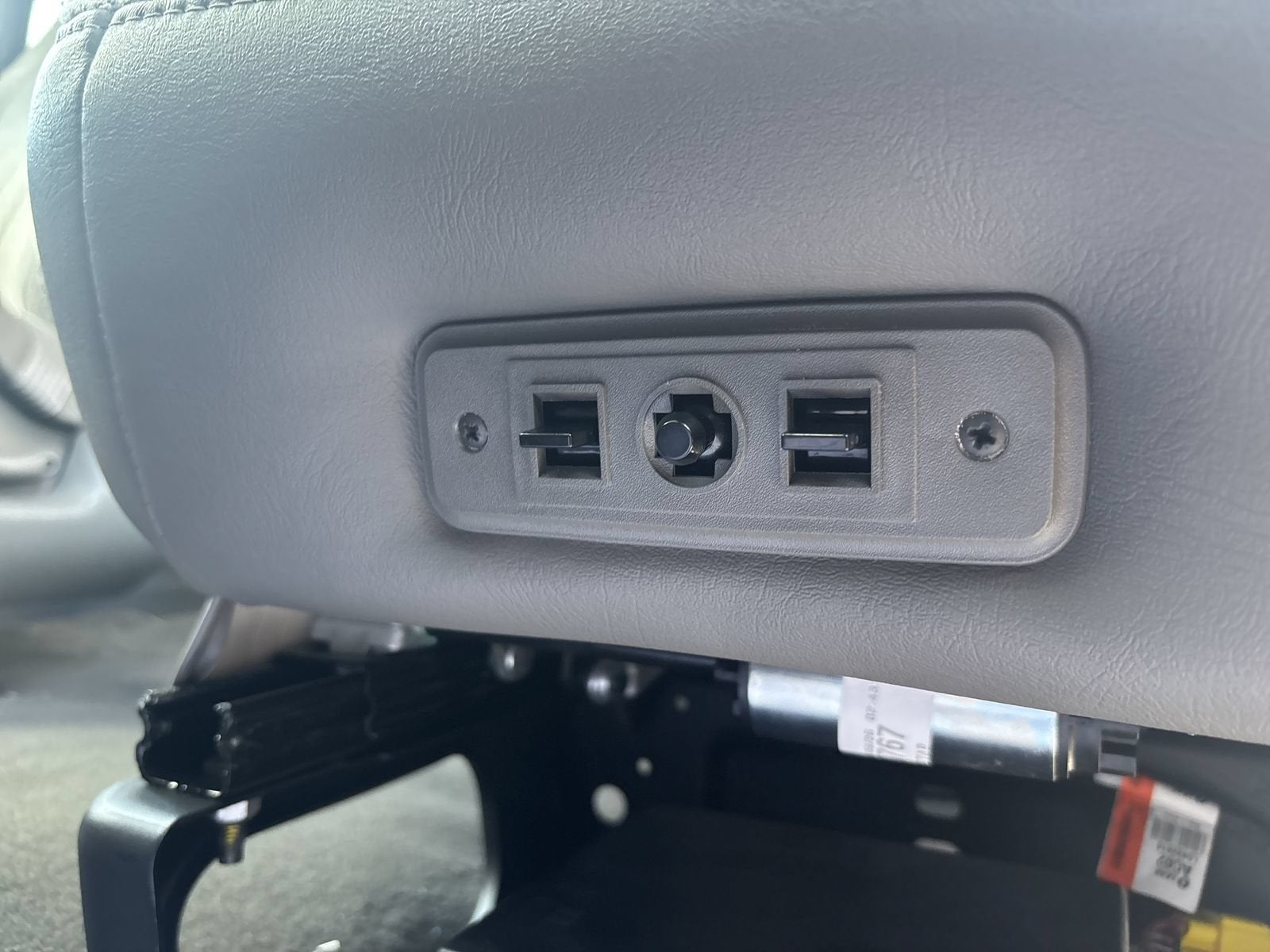 2026 Chevrolet Express Passenger 1LT