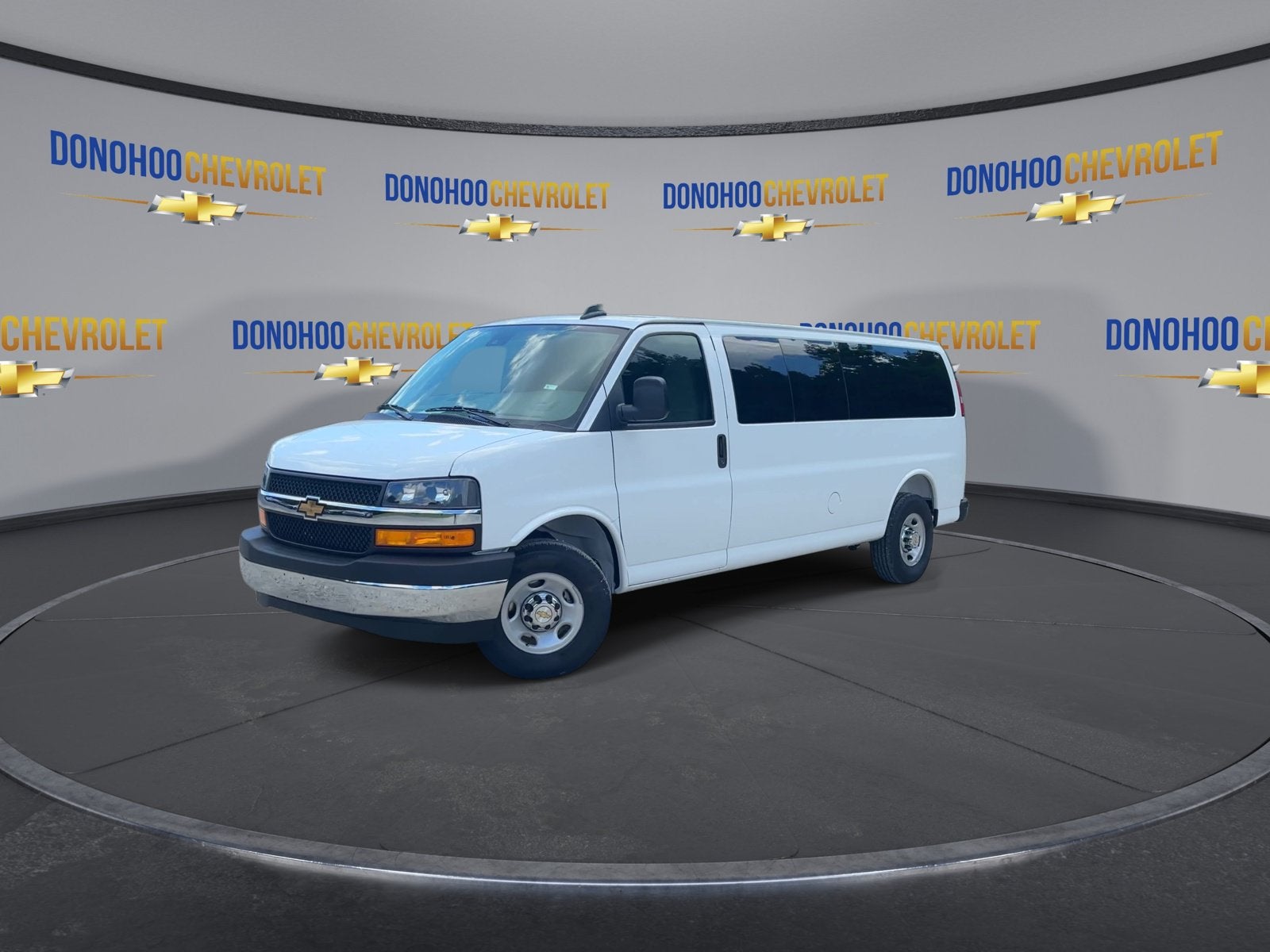 2026 Chevrolet Express Passenger 1LT