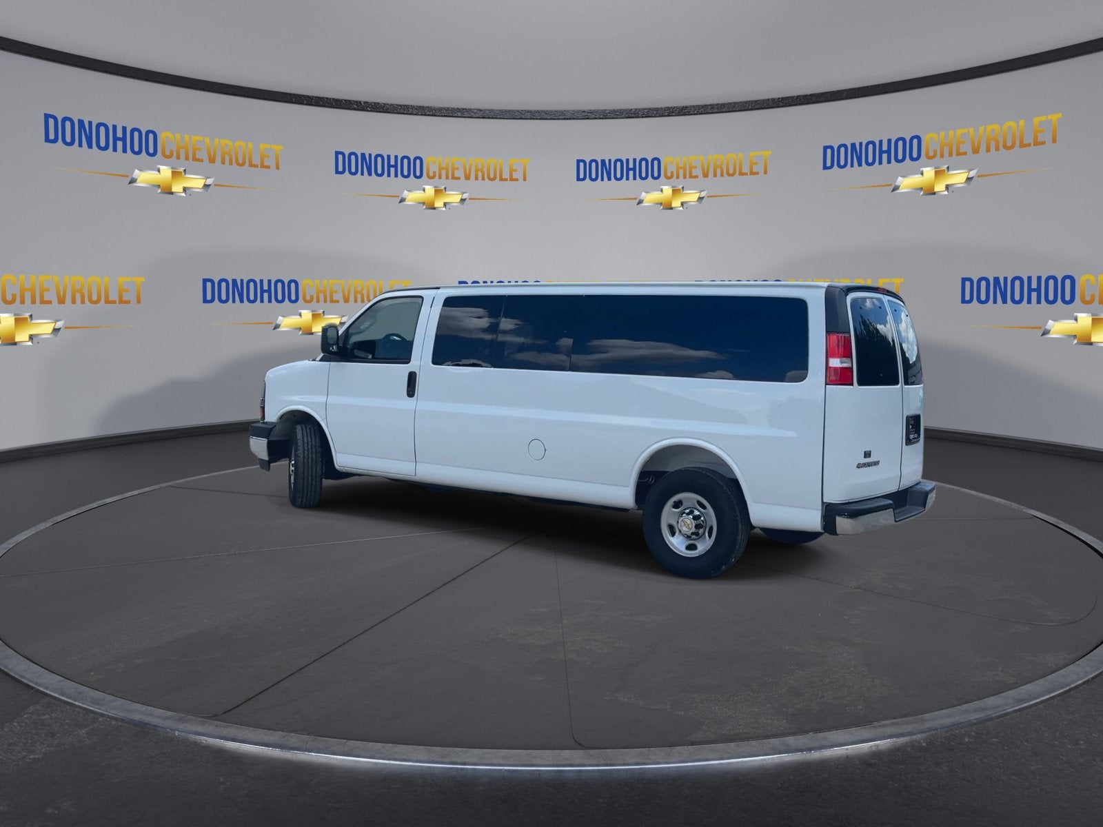 2026 Chevrolet Express Passenger 1LT