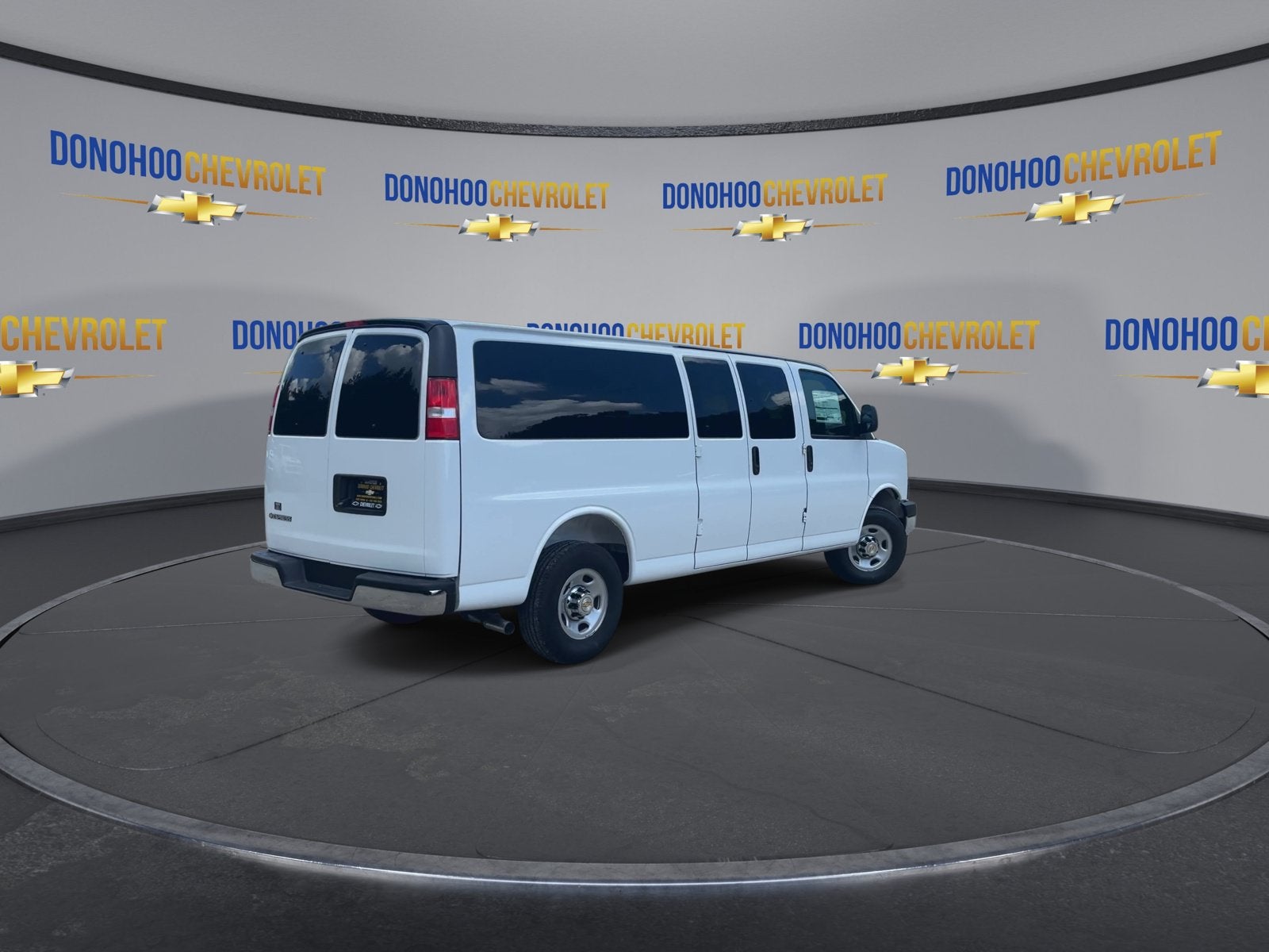 2026 Chevrolet Express Passenger 1LT