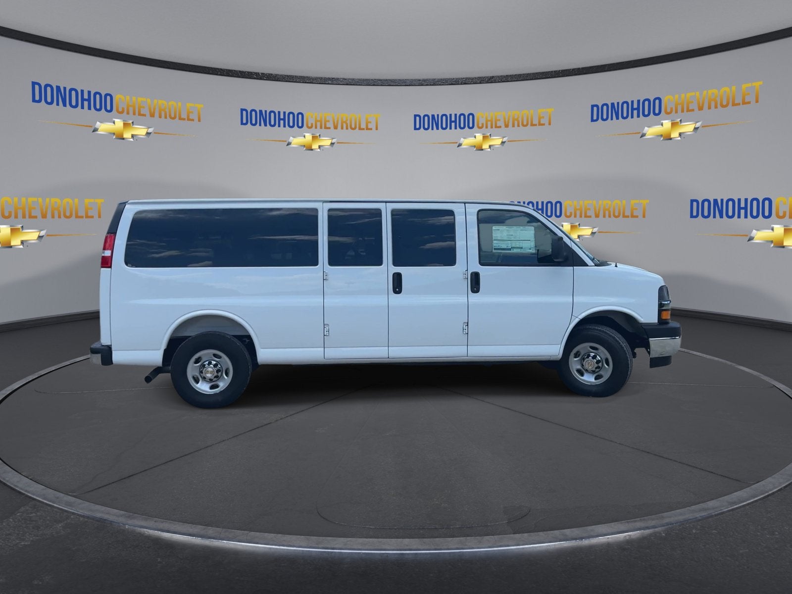 2026 Chevrolet Express Passenger 1LT