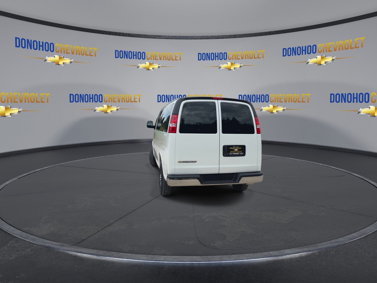 2026 Chevrolet Express Passenger 1LT