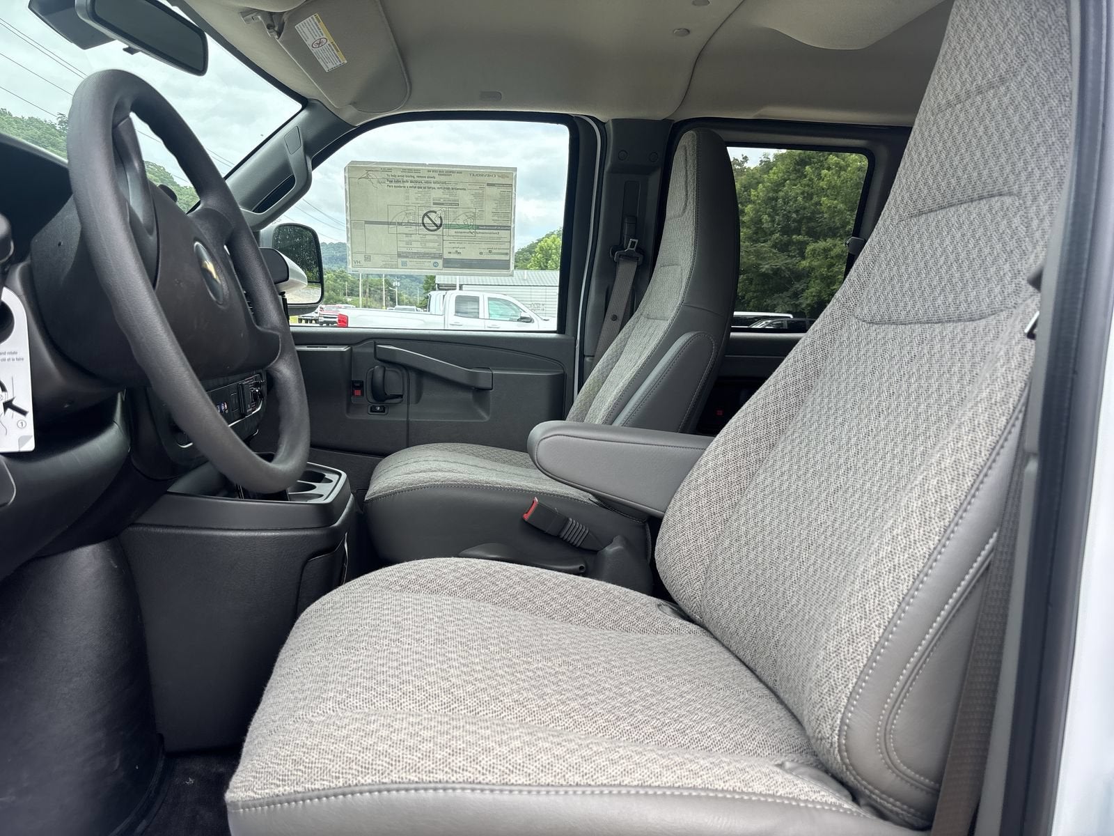 2026 Chevrolet Express Passenger 1LT