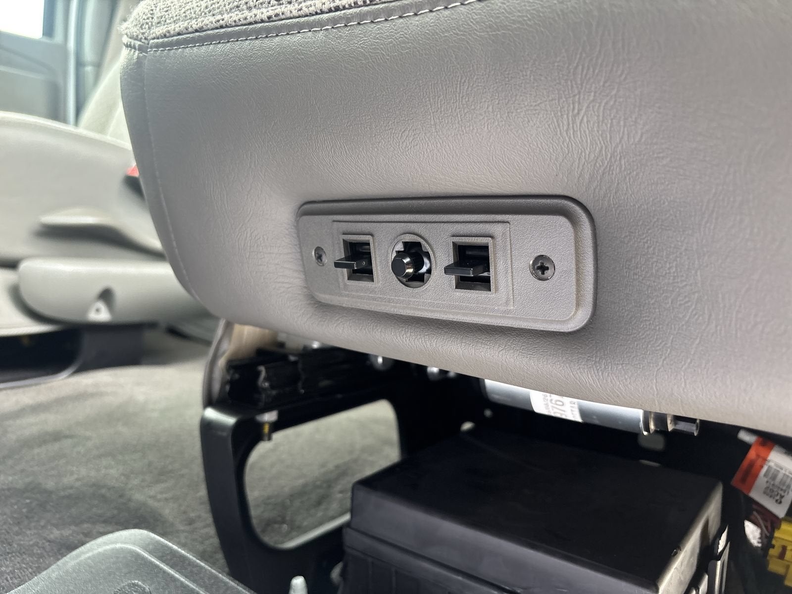 2026 Chevrolet Express Passenger 1LT