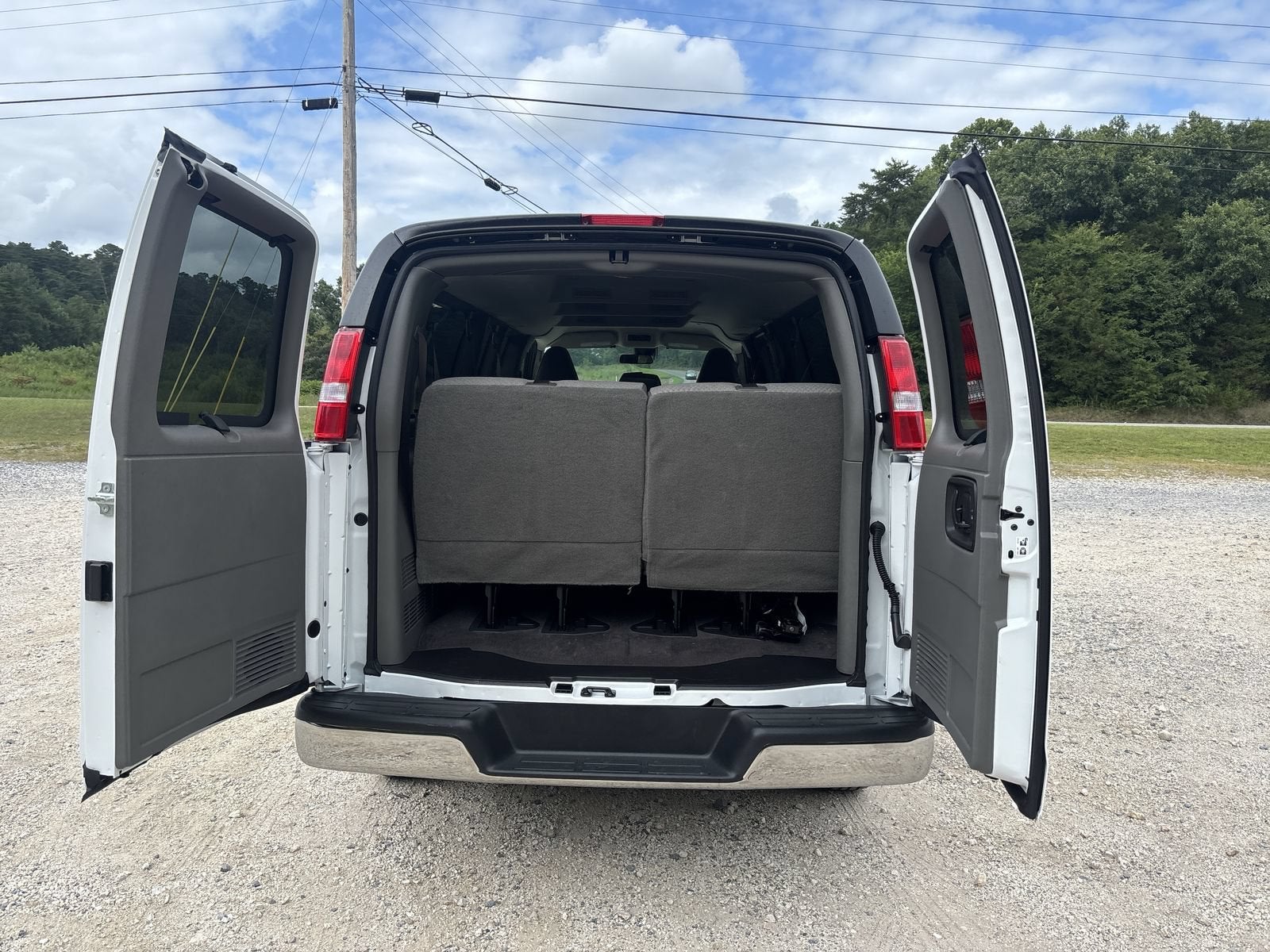 2026 Chevrolet Express Passenger 1LT
