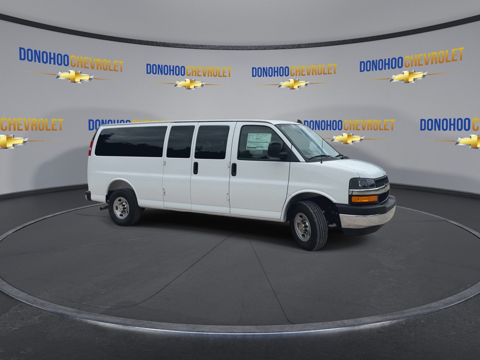 2026 Chevrolet Express Passenger 1LT