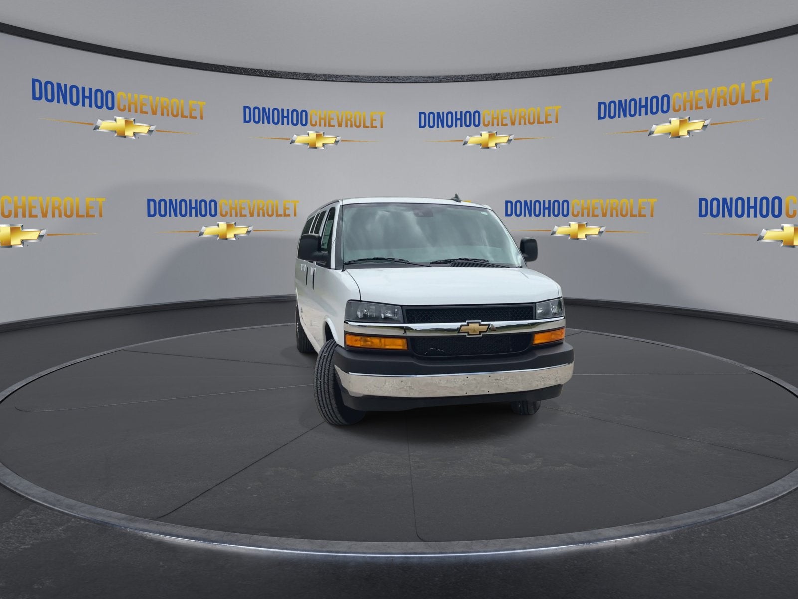 2026 Chevrolet Express Passenger 1LT
