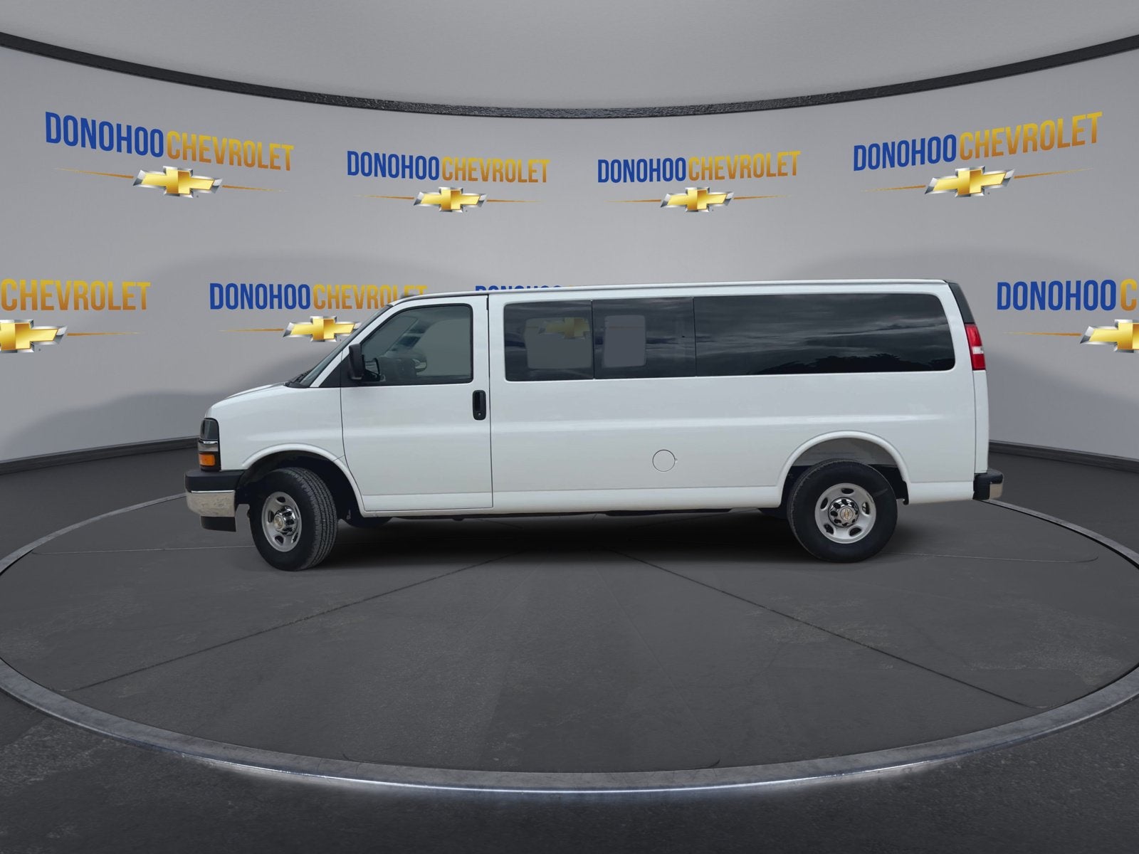 2026 Chevrolet Express Passenger 1LT