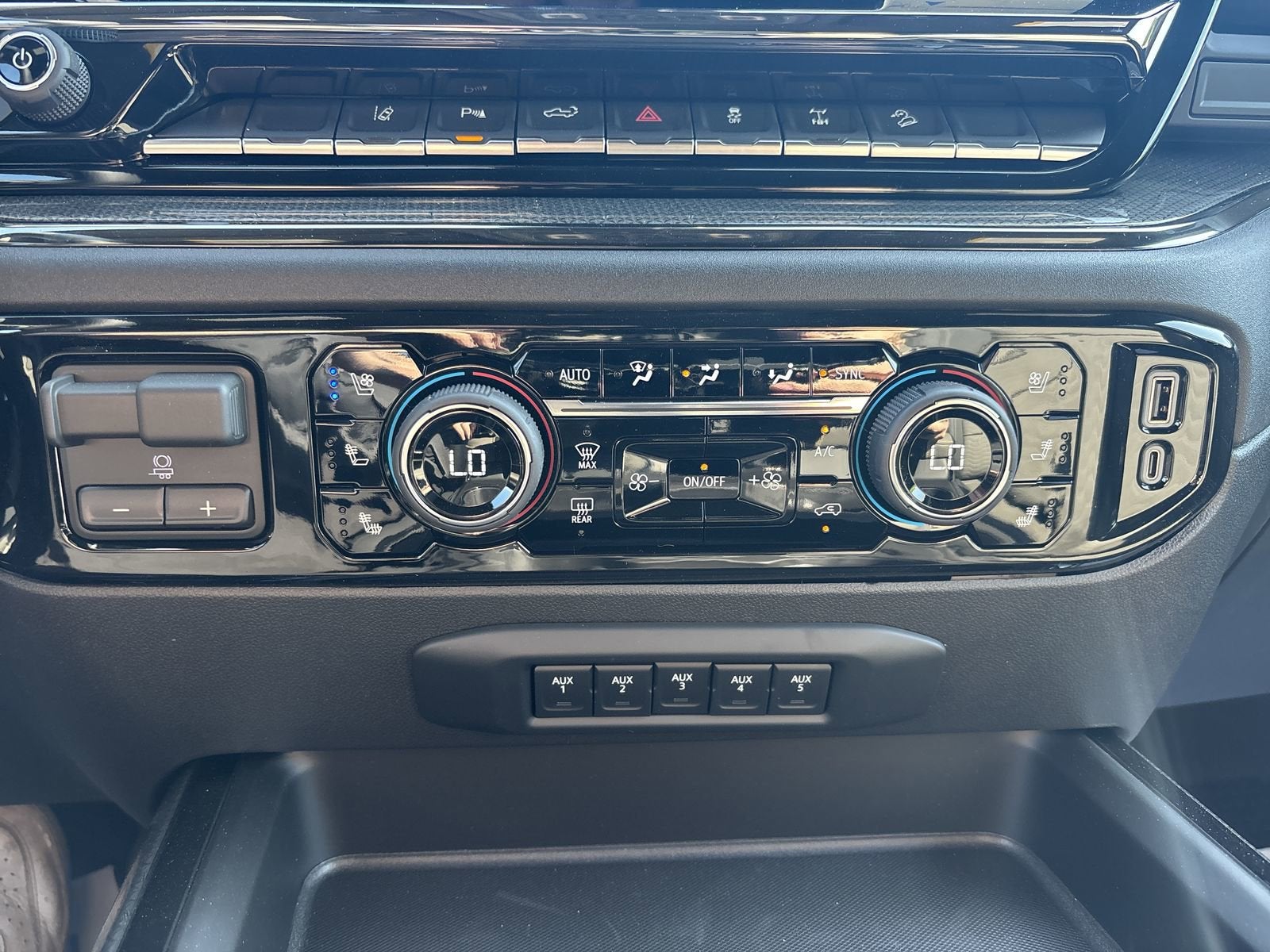 2026 Chevrolet Silverado 2500 HD ZR2 - Photo 18