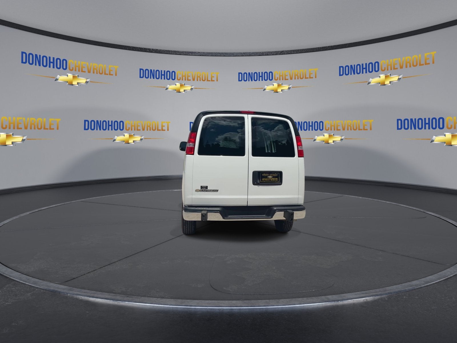 2025 Chevrolet Express Cargo WT
