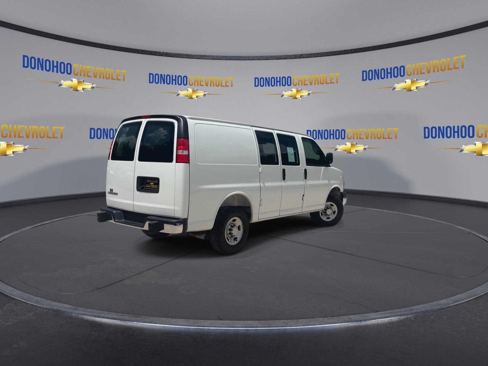 2025 Chevrolet Express Cargo WT