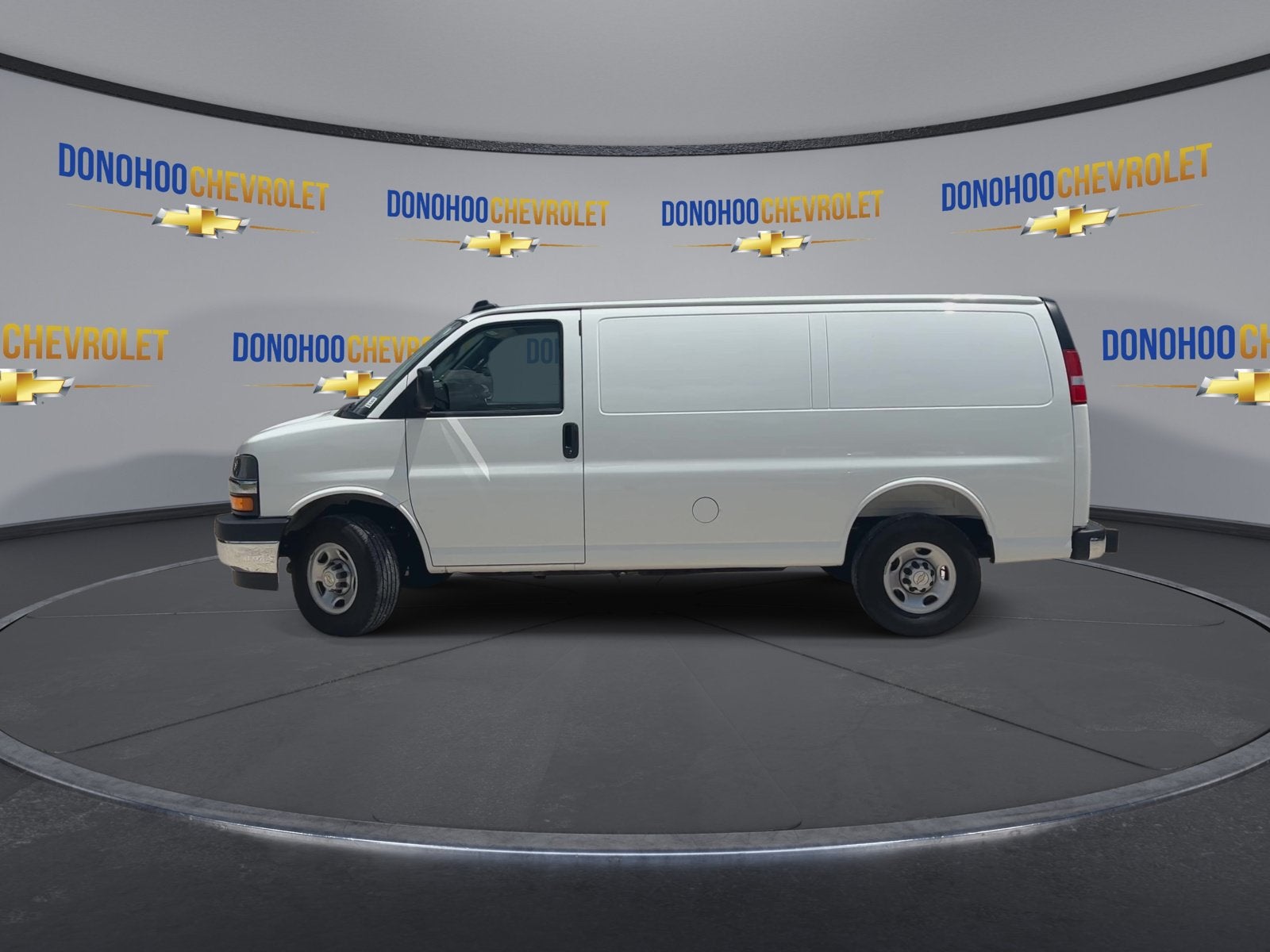 2025 Chevrolet Express Cargo WT
