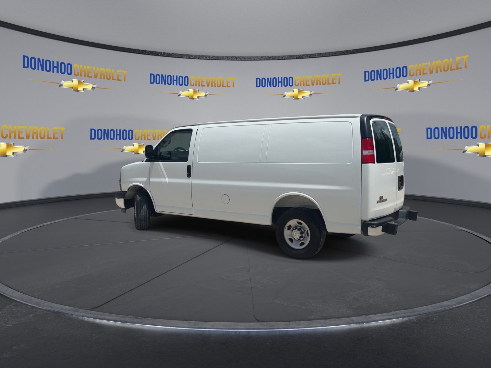 2025 Chevrolet Express Cargo WT