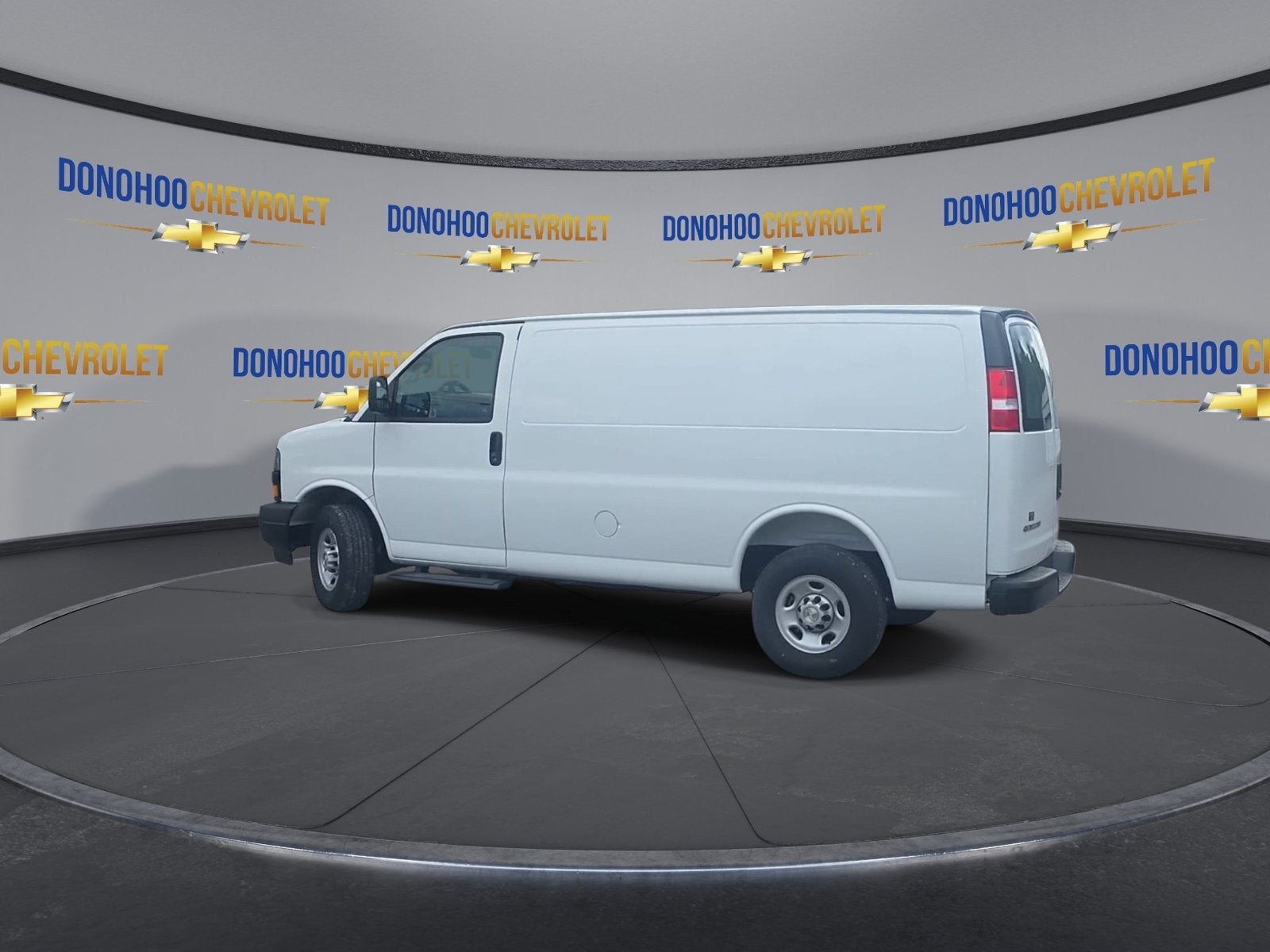 2025 Chevrolet Express Cargo WT