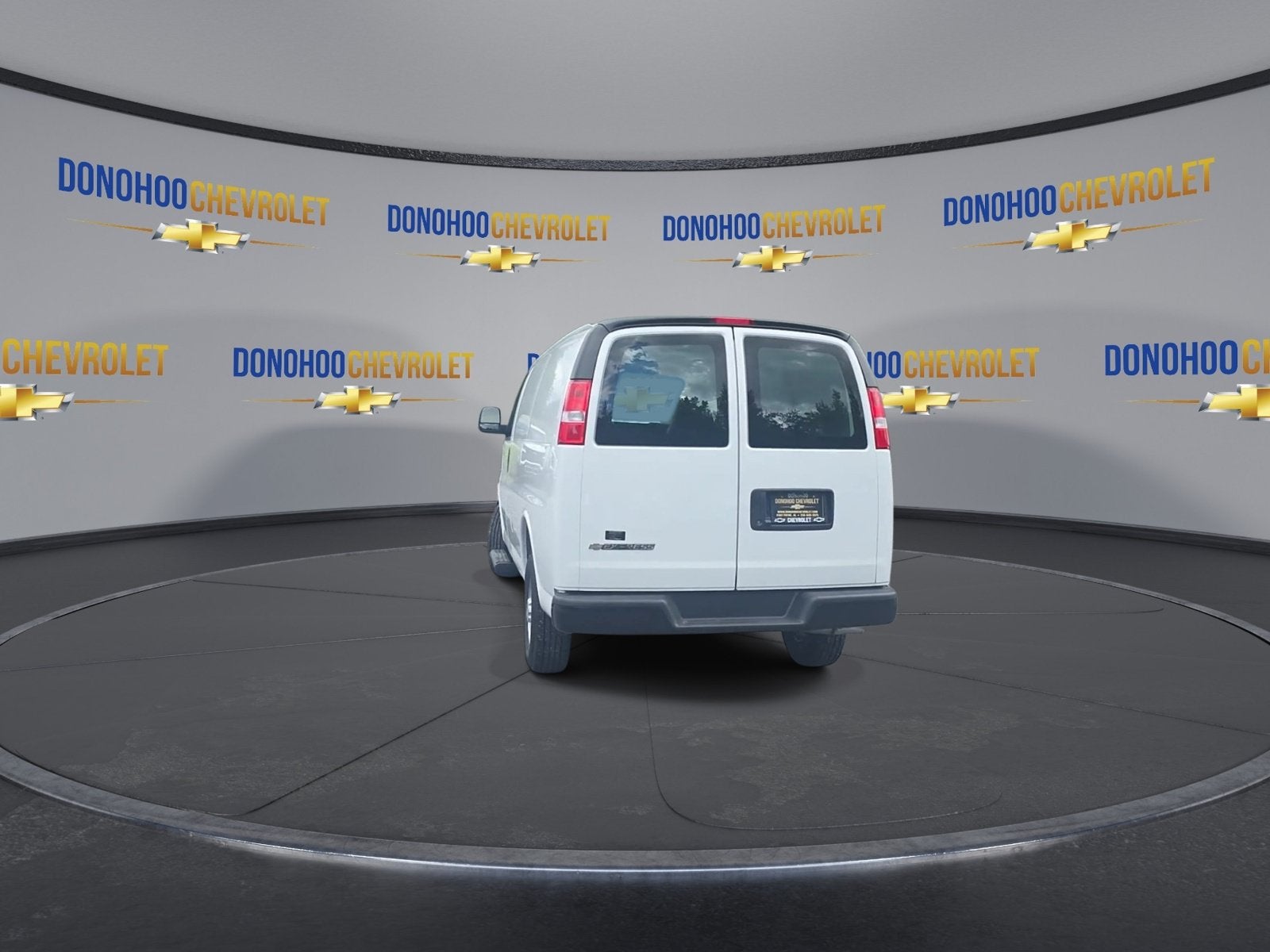 2025 Chevrolet Express Cargo WT