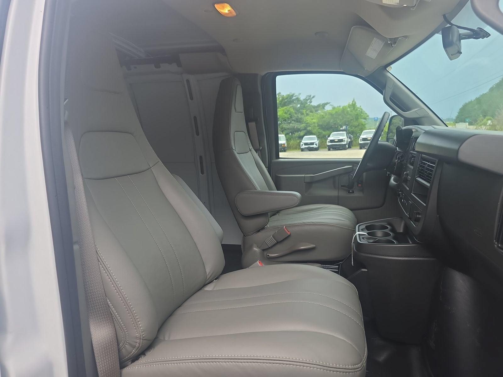 2025 Chevrolet Express Cargo WT