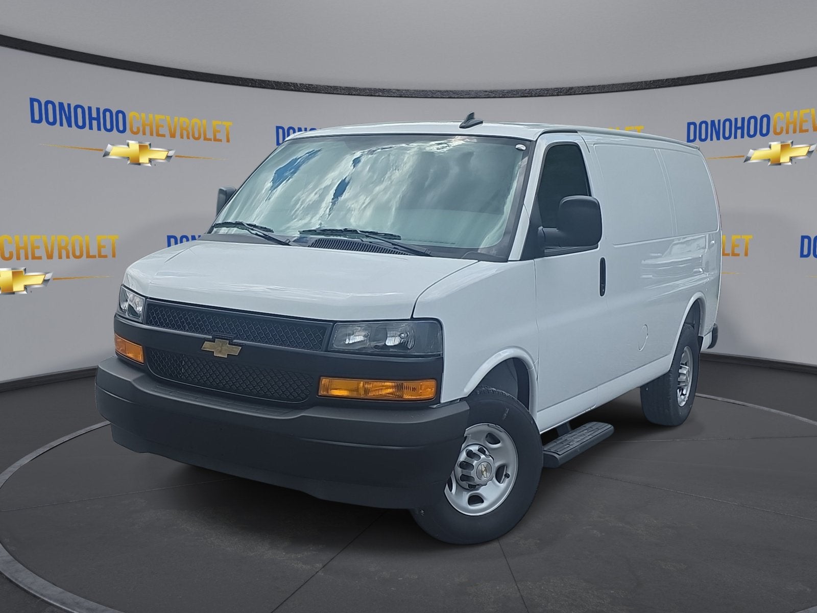 2025 Chevrolet Express Cargo WT