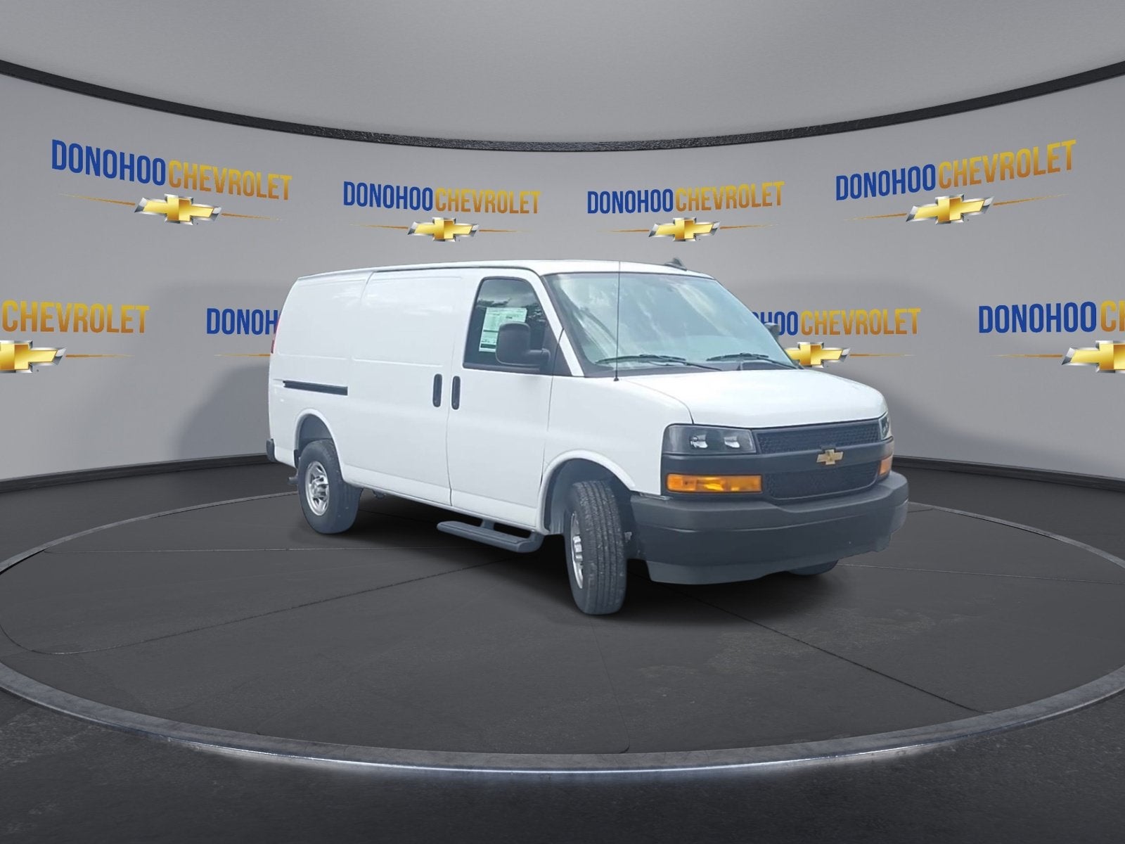 2025 Chevrolet Express Cargo WT