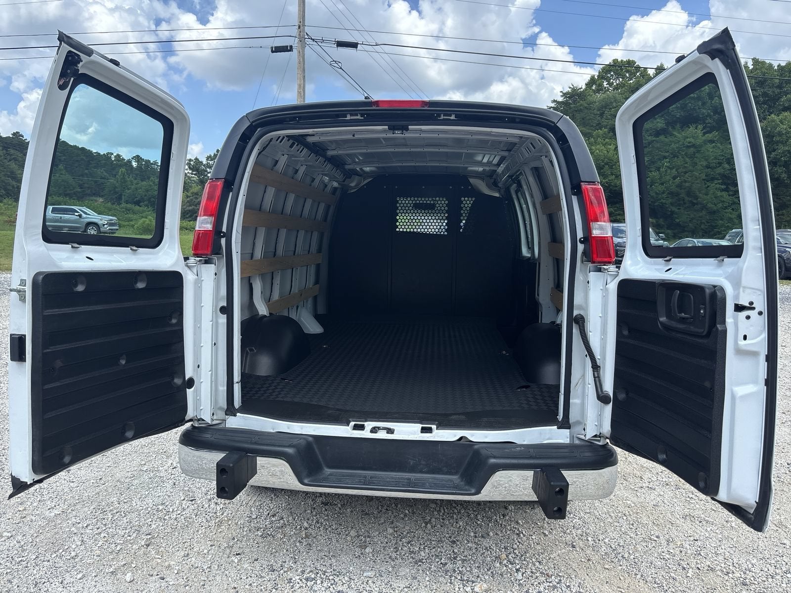 2025 Chevrolet Express Cargo WT