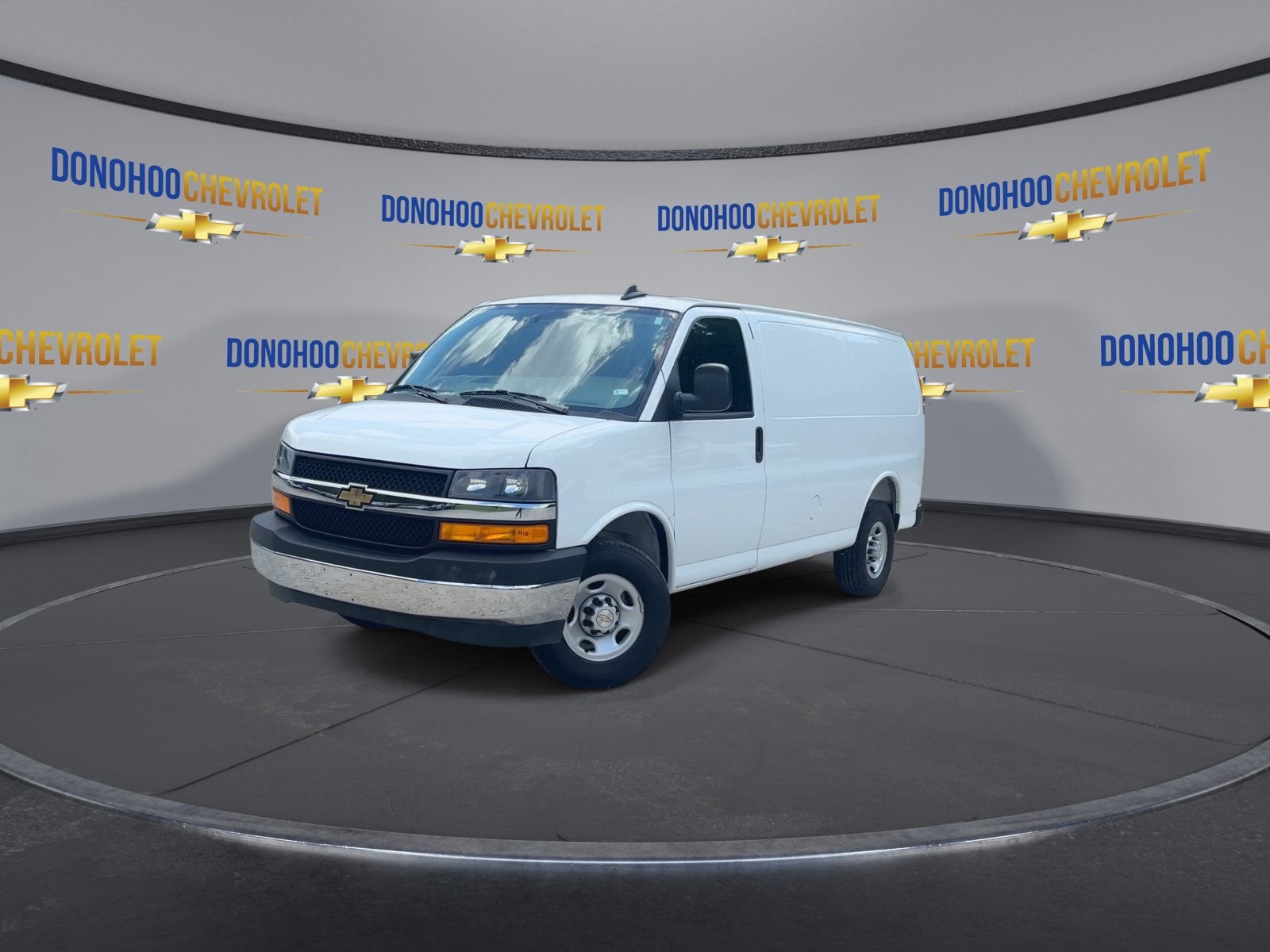 2025 Chevrolet Express Cargo WT