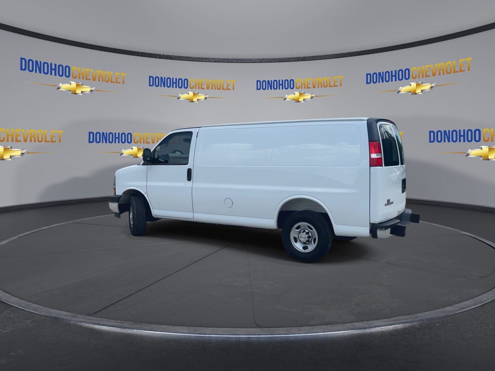 2025 Chevrolet Express Cargo WT