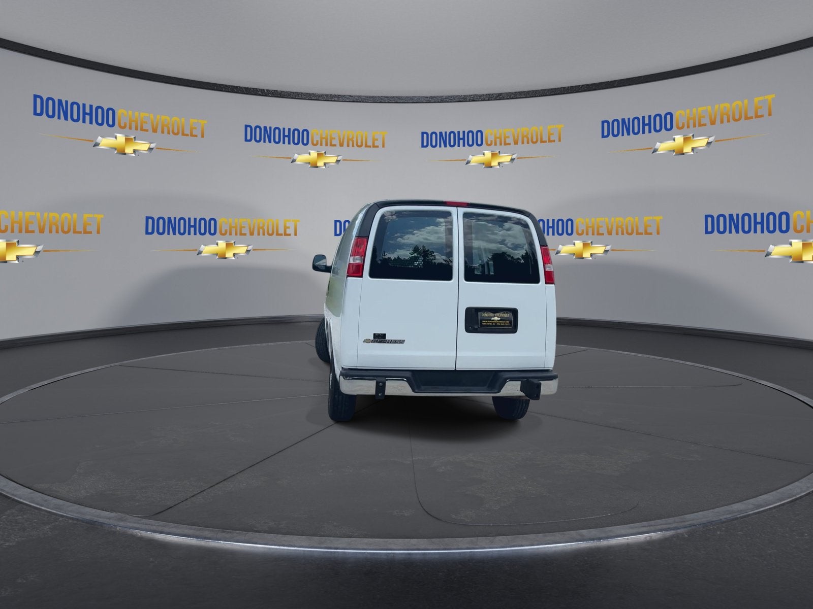 2025 Chevrolet Express Cargo WT