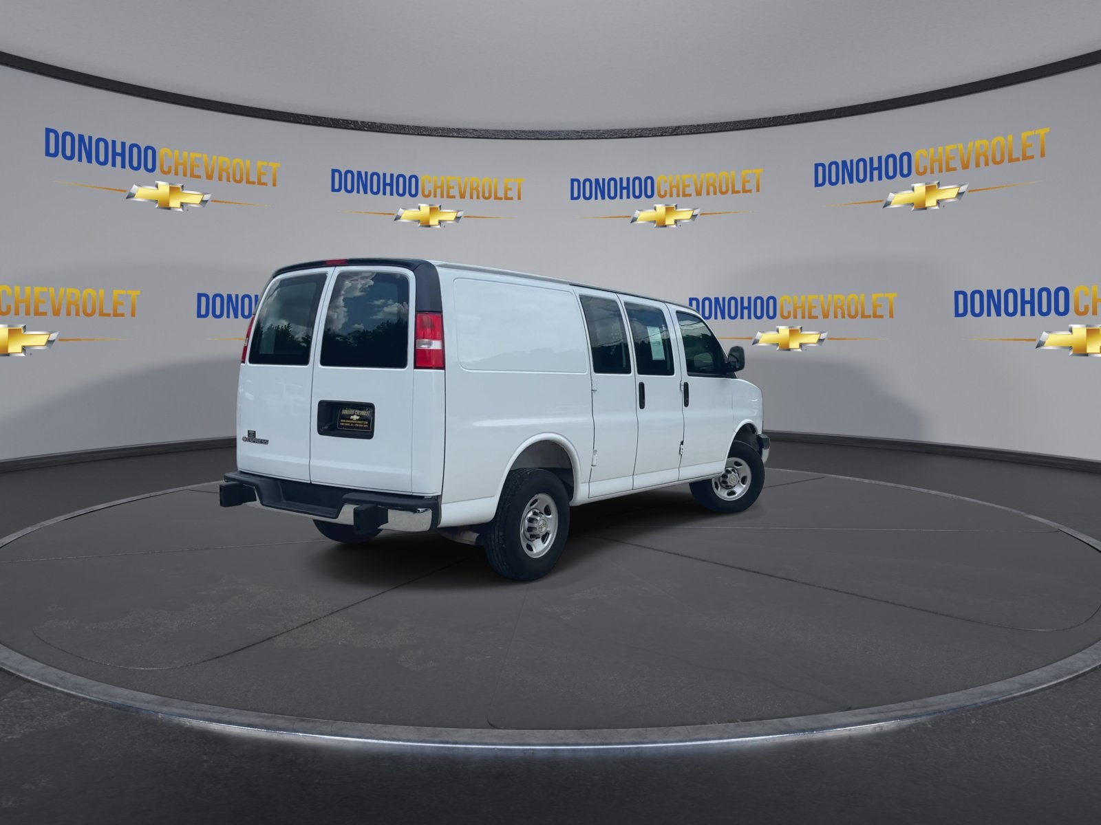 2025 Chevrolet Express Cargo WT