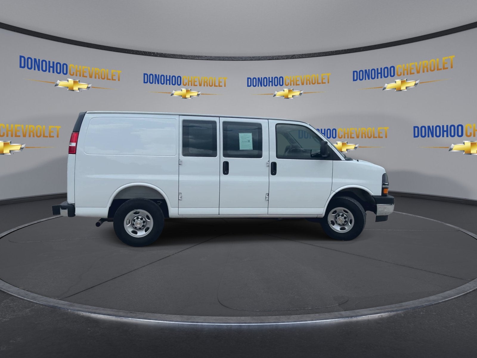 2025 Chevrolet Express Cargo WT