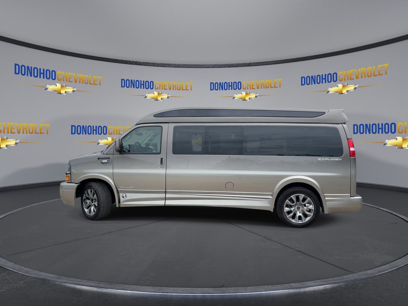 2025 Chevrolet Express Cargo 2500 WT