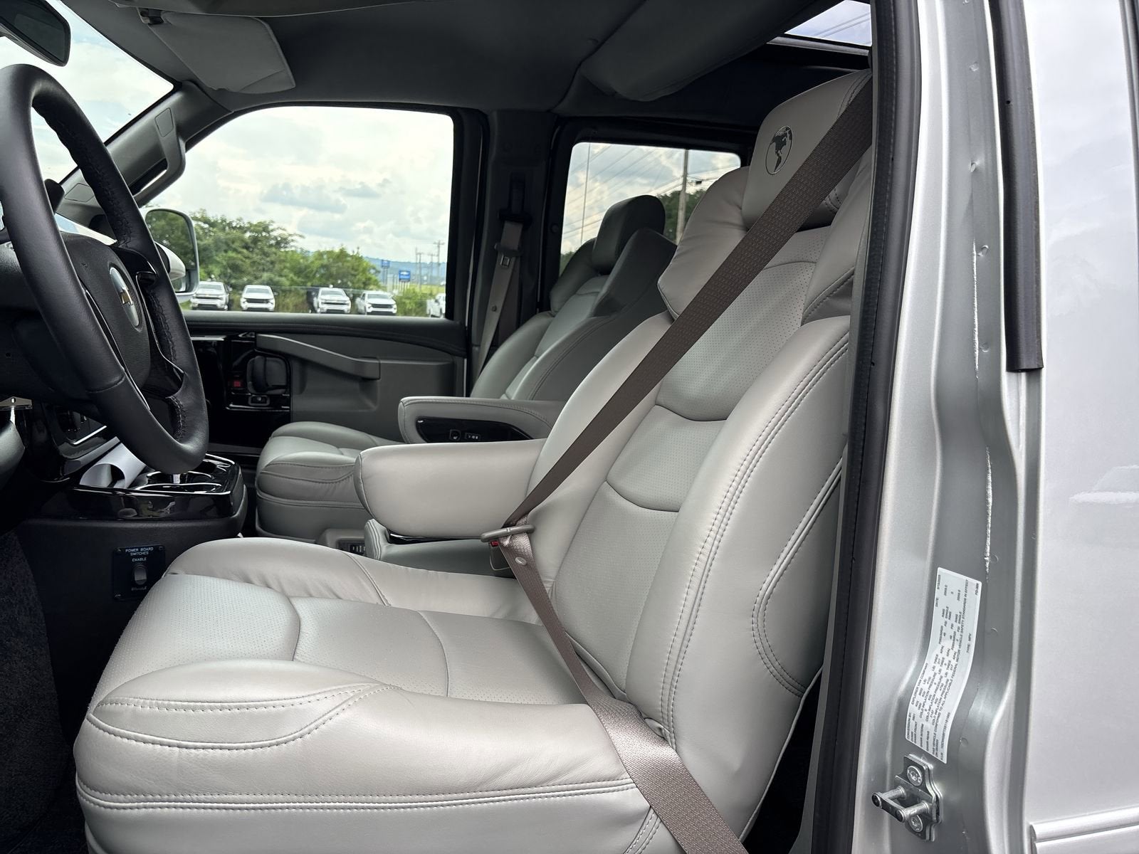 2025 Chevrolet Express Cargo 2500 WT