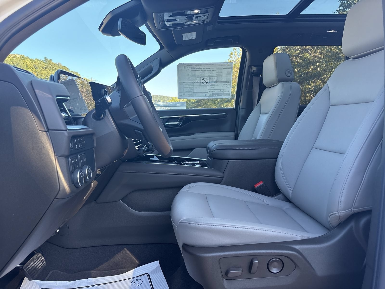 2027 Chevrolet Tahoe Z71 - Photo 11