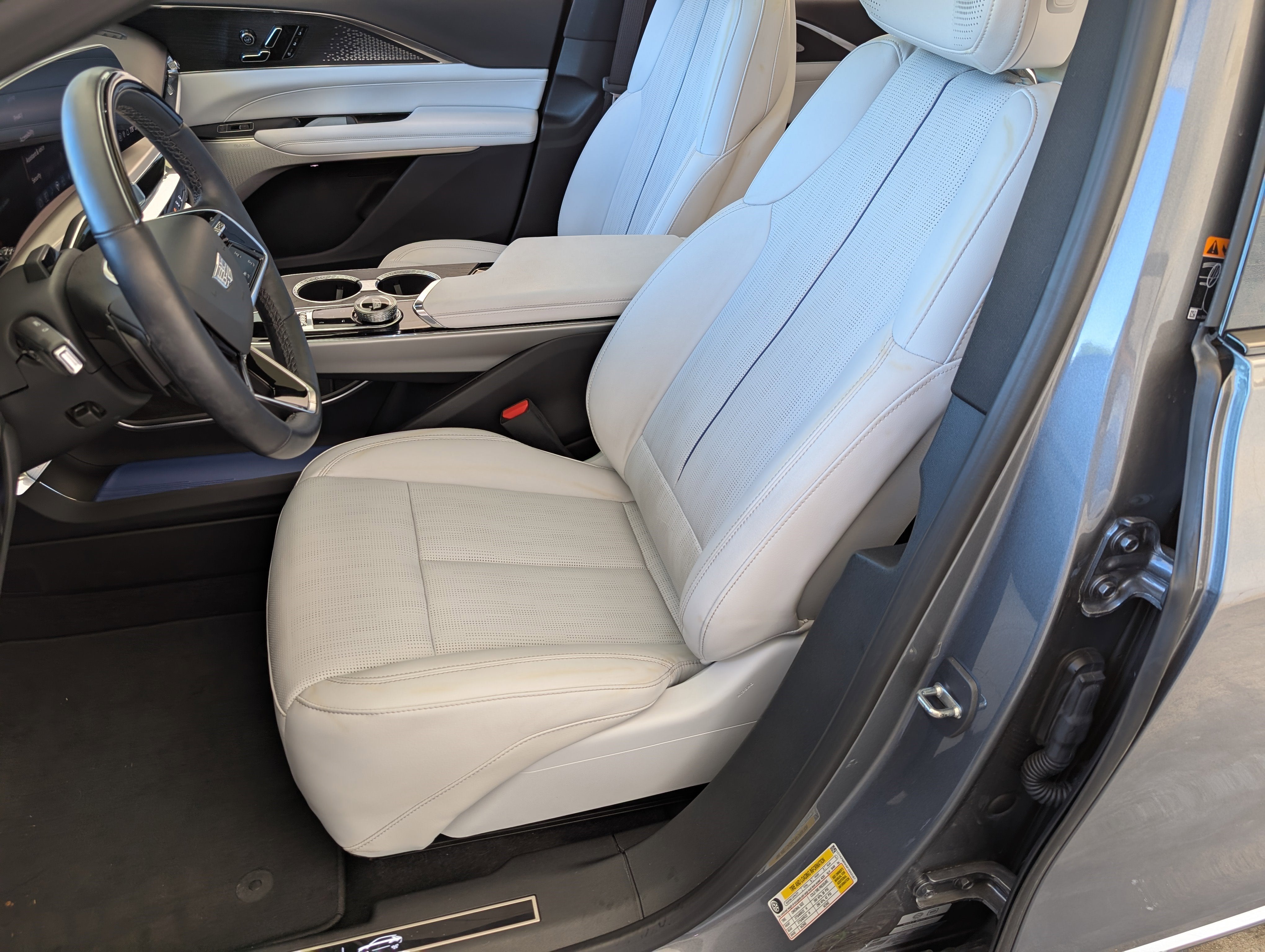 2023 Cadillac LYRIQ Luxury
