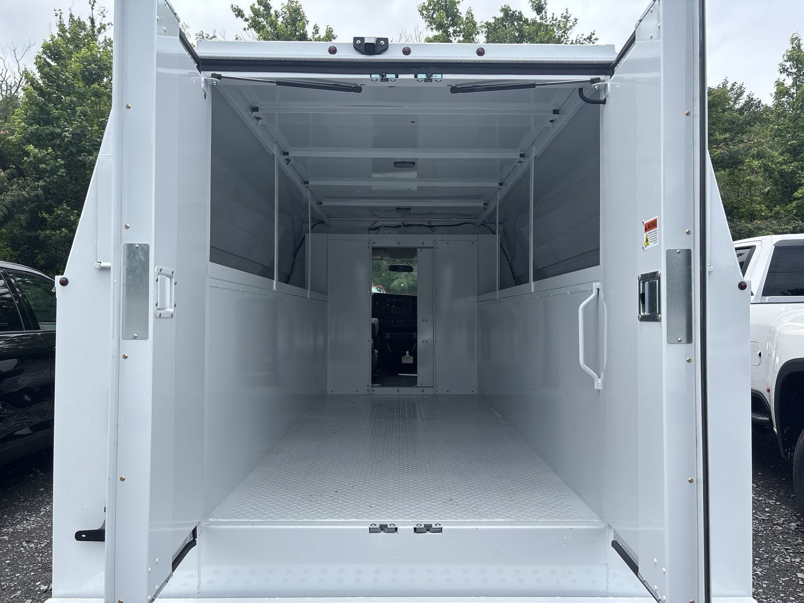 2025 Chevrolet Express Cutaway 3500 1WT