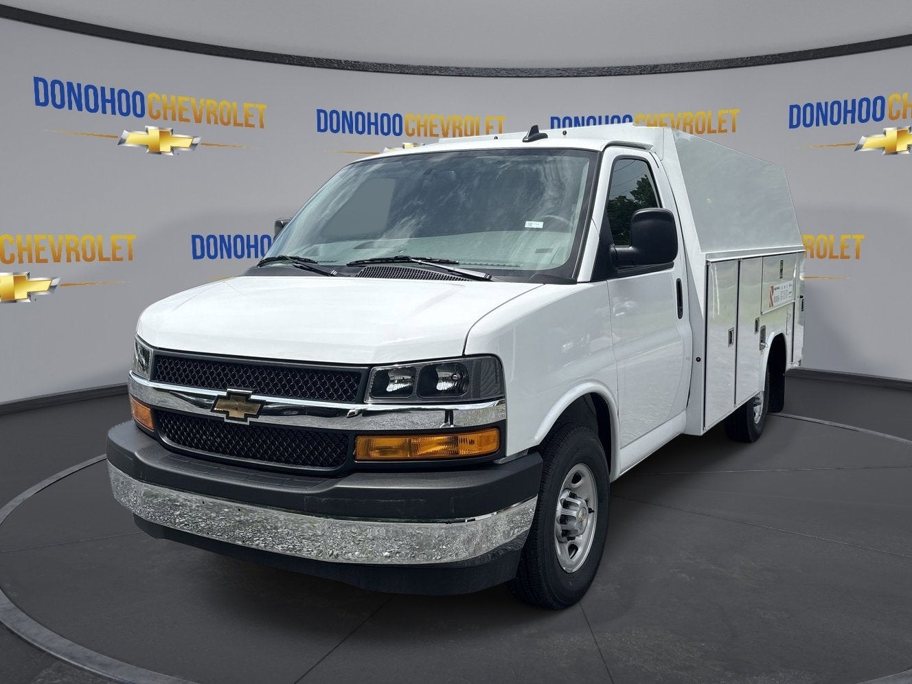 2025 Chevrolet Express Cutaway 3500 1WT