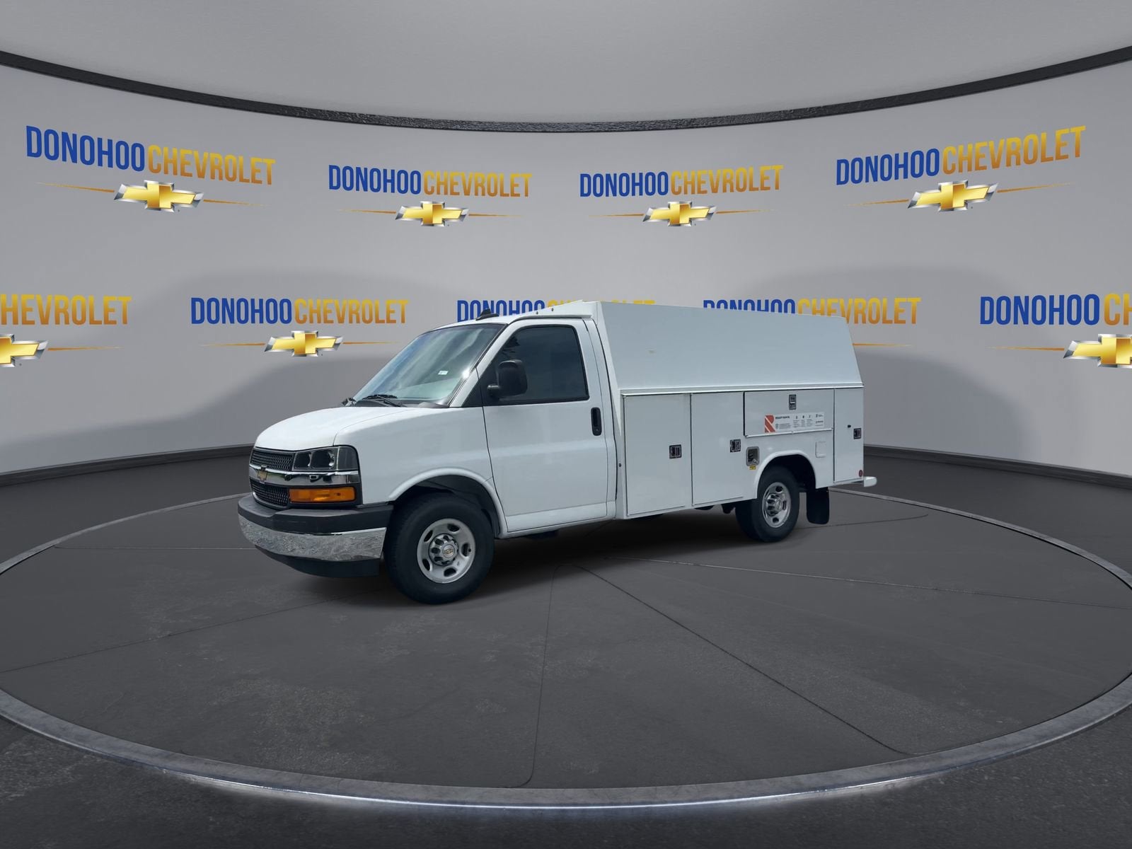 2025 Chevrolet Express Cutaway 3500 1WT