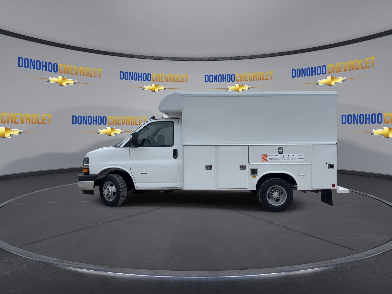2025 Chevrolet Express Cutaway 3500 1WT