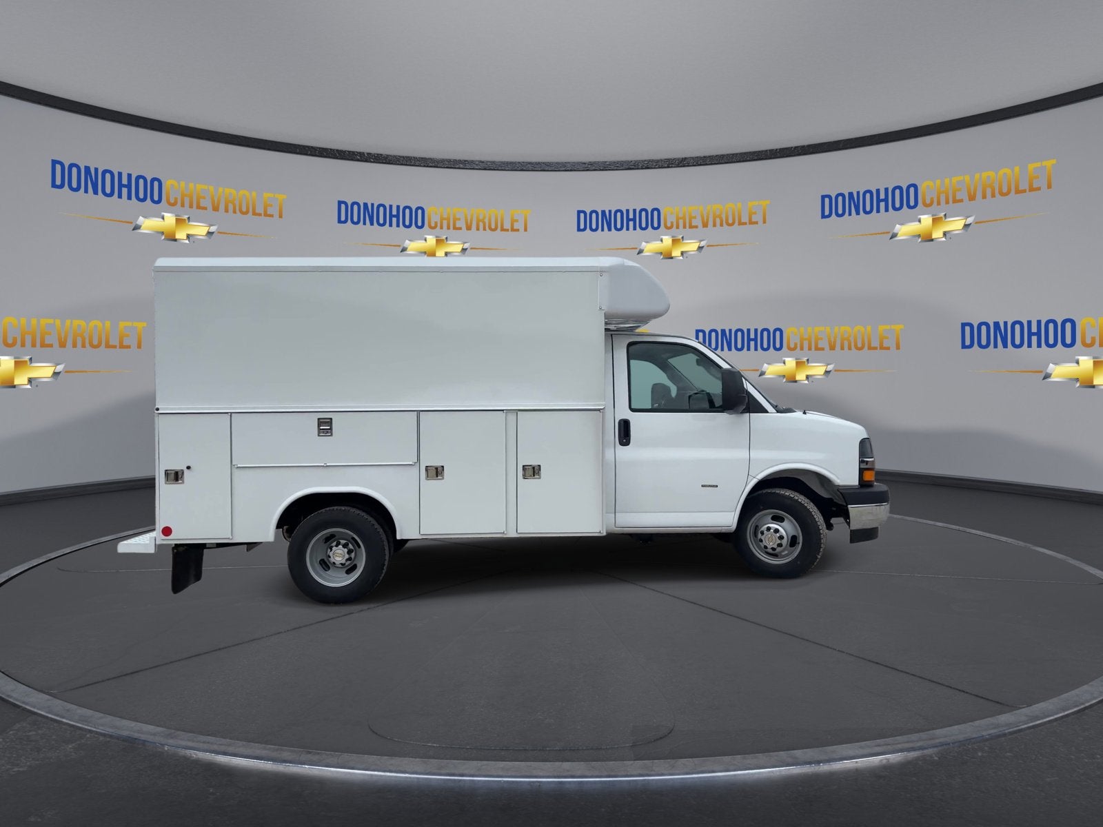 2025 Chevrolet Express Cutaway 3500 1WT
