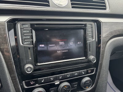 2016 Volkswagen Passat 1.8T SEL Premium