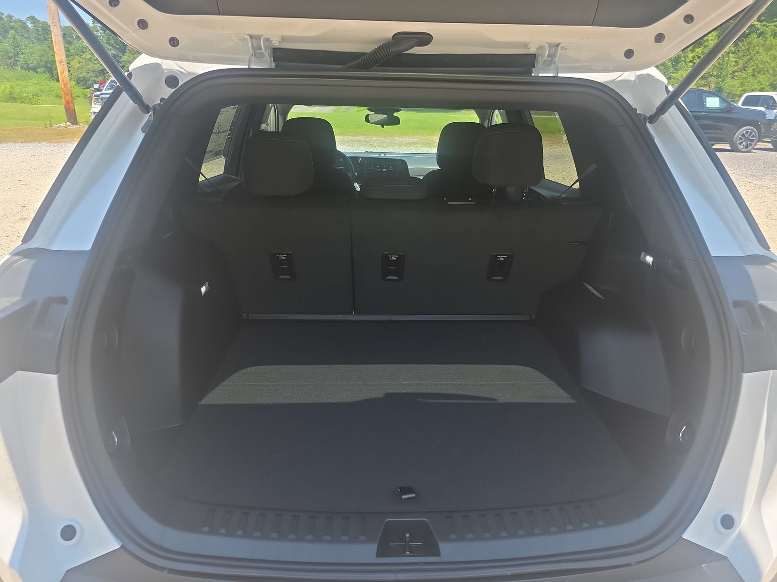 2027 Chevrolet Equinox LT - Photo 22