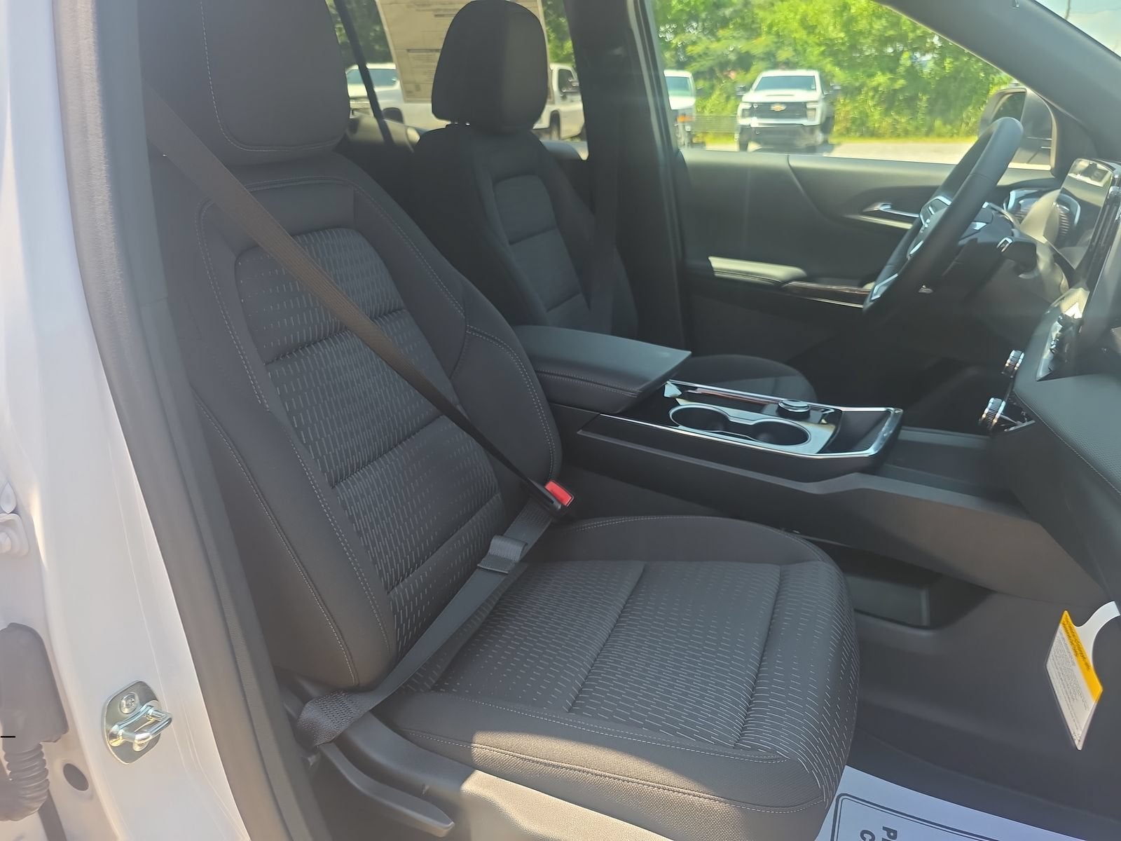 2027 Chevrolet Equinox LT - Photo 23