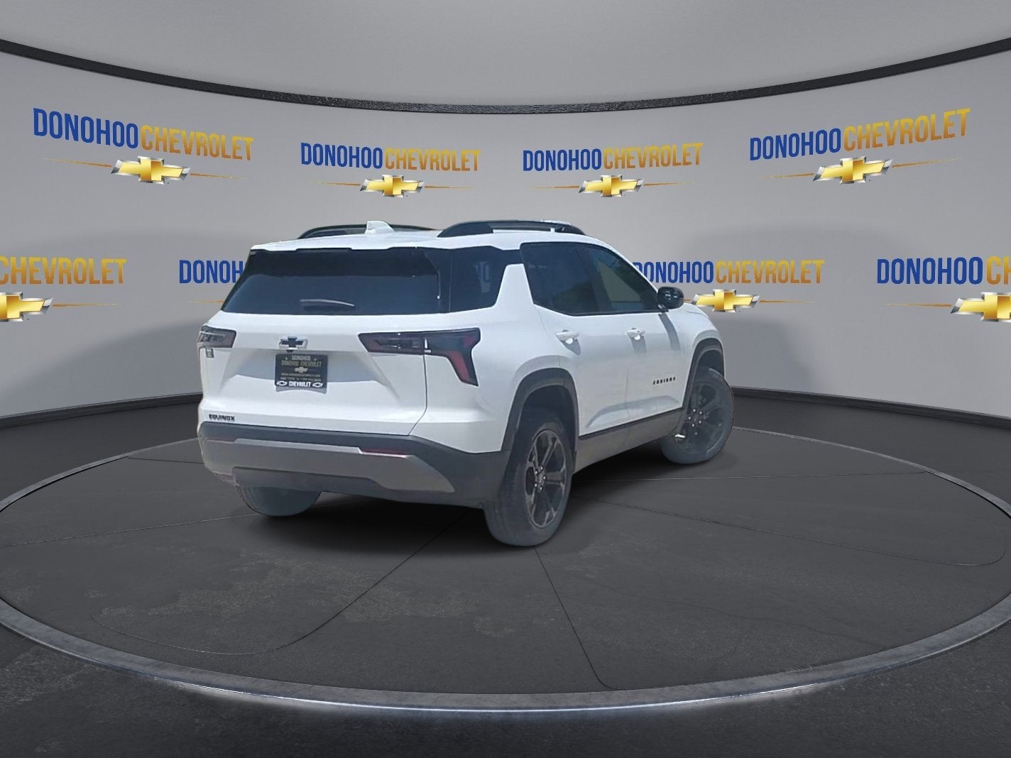 2027 Chevrolet Equinox LT - Photo 8