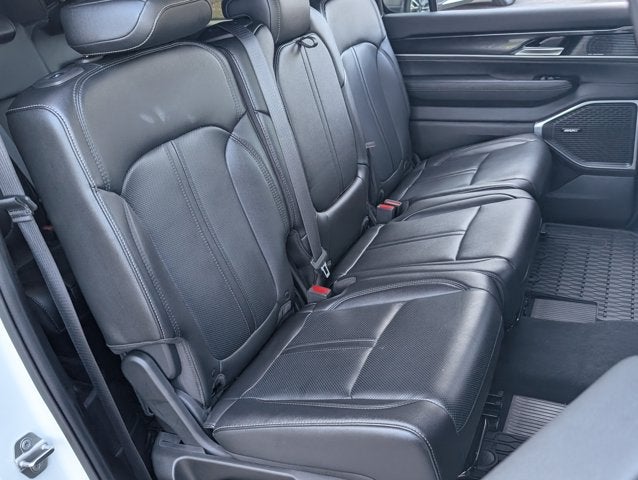 2024 Jeep Wagoneer L 4x2